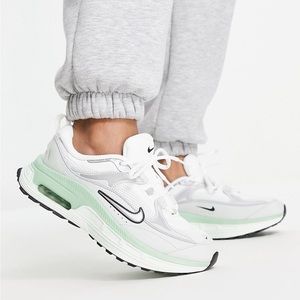 Nike Women Air Max Bliss Sneakers, Size 8 (US)